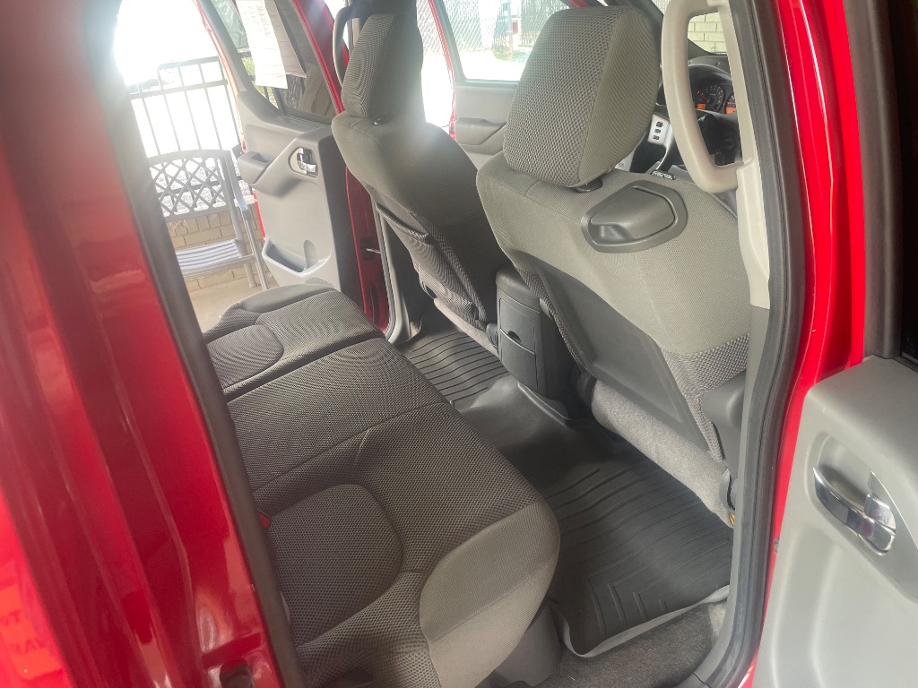 2011 Nissan Frontier SV - Photo 12