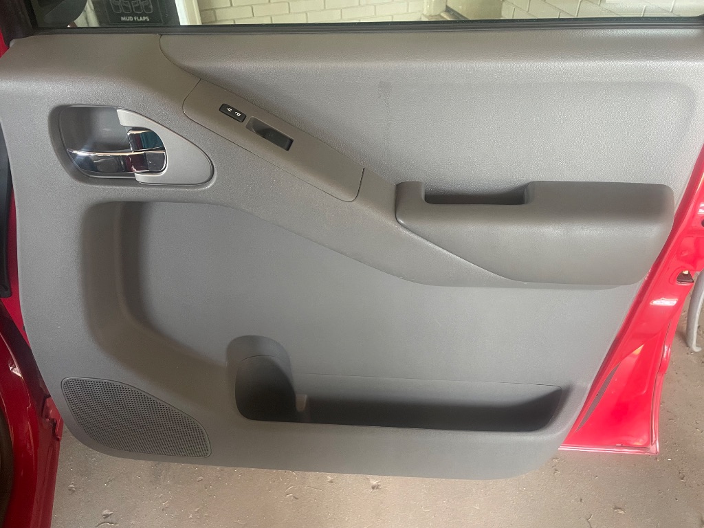 2011 Nissan Frontier SV - Photo 14