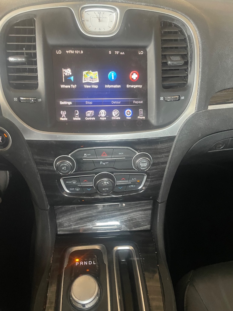 2015 Chrysler 300 Limited - Photo 26