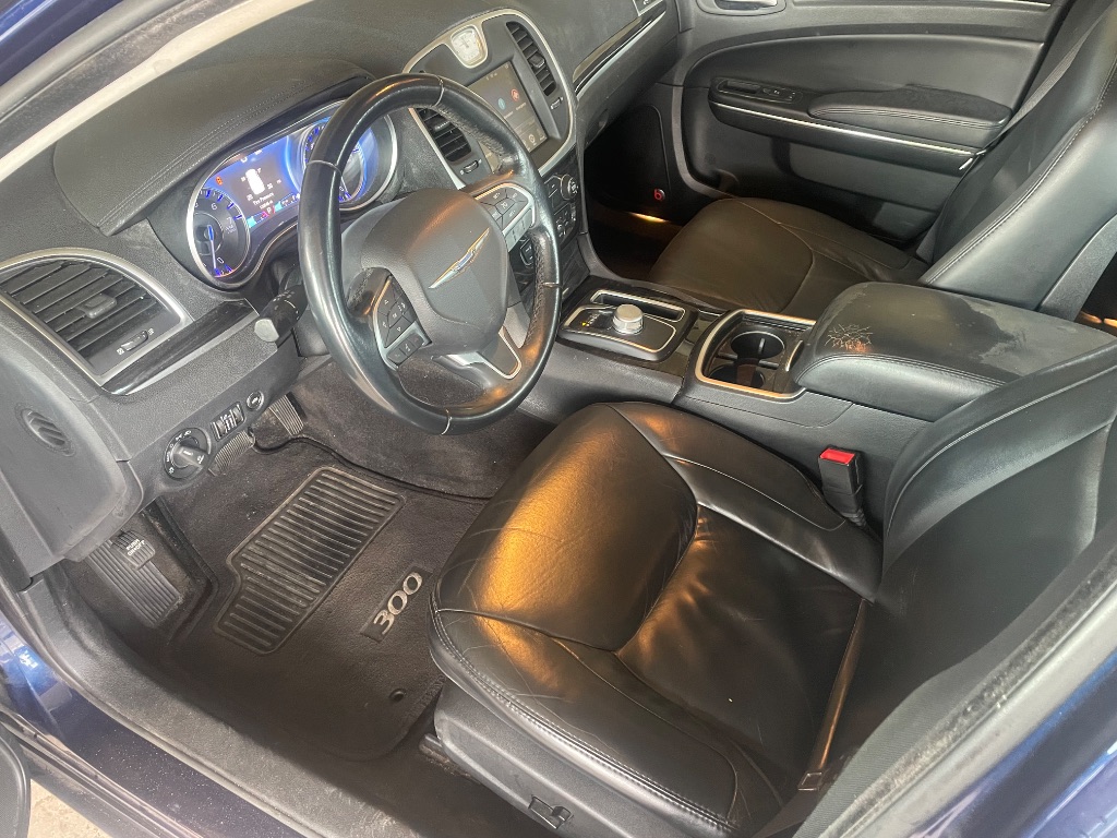 2015 Chrysler 300 Limited - Photo 9