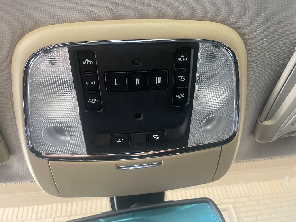2015 Chrysler 300 Limited - Photo 28