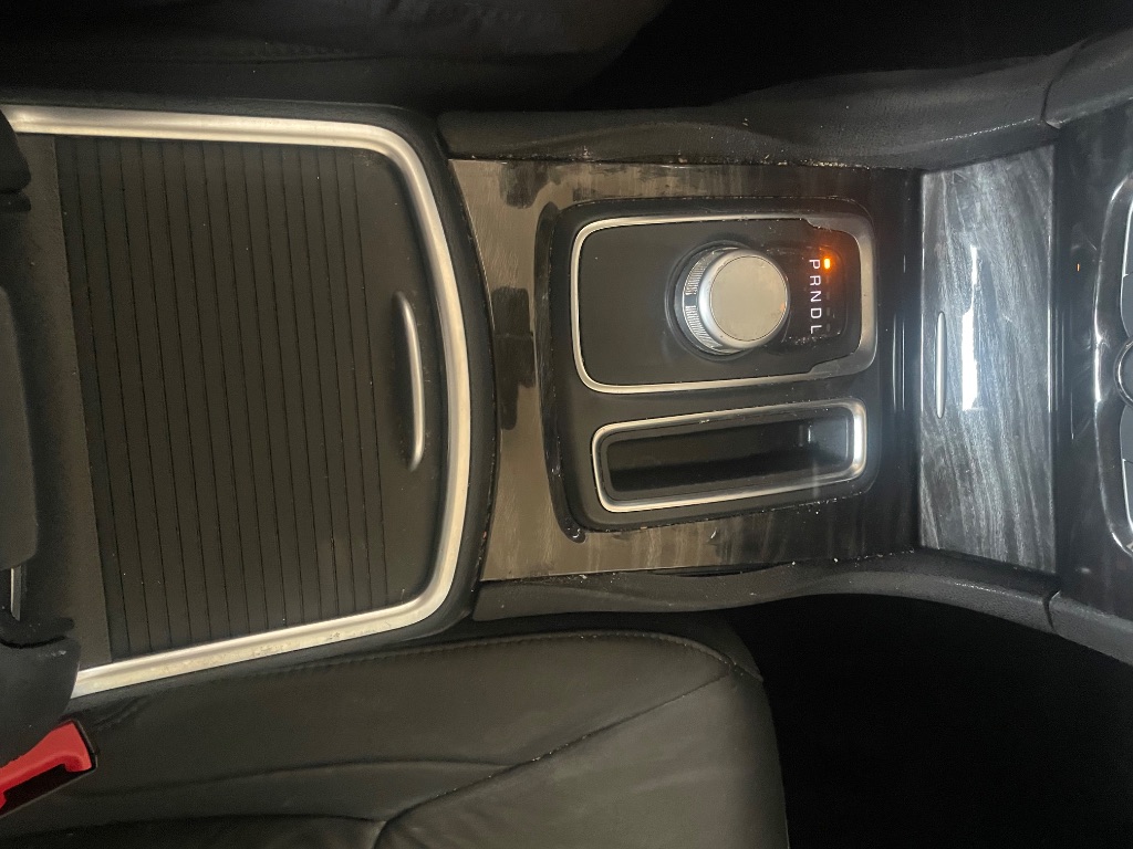 2015 Chrysler 300 Limited - Photo 21