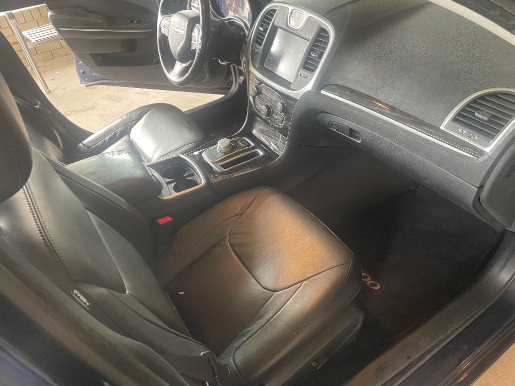 2015 Chrysler 300 Limited - Photo 12