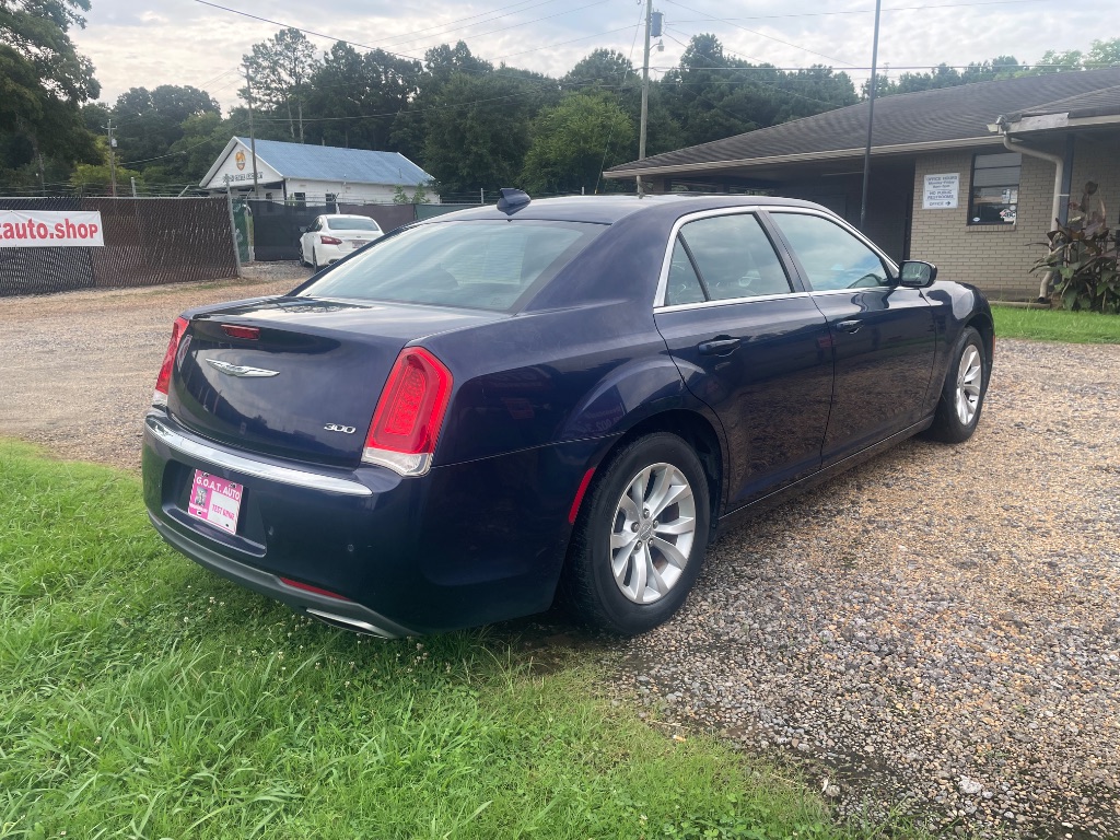 2015 Chrysler 300 Limited - Photo 6