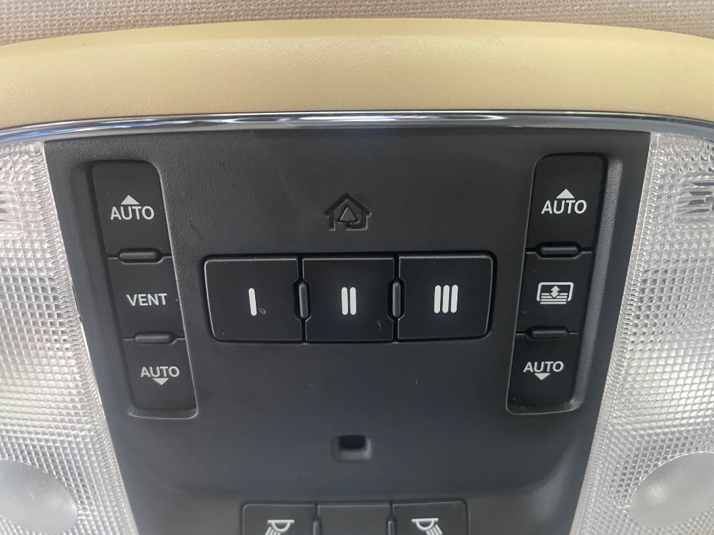 2015 Chrysler 300 Limited - Photo 27