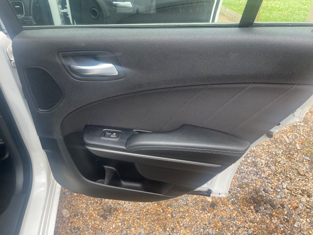 2015 Dodge Charger SXT - Photo 18