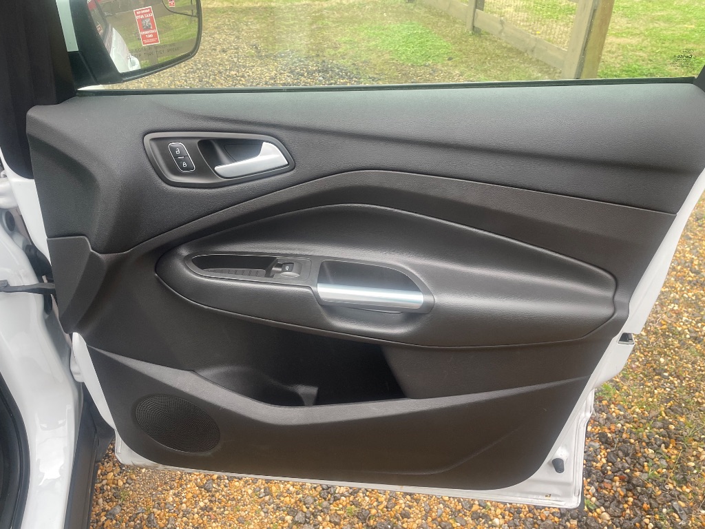 2018 Ford Escape SE - Photo 18